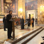 Il maestro Massimo Munari presenta l'orchestra gli Arcadi