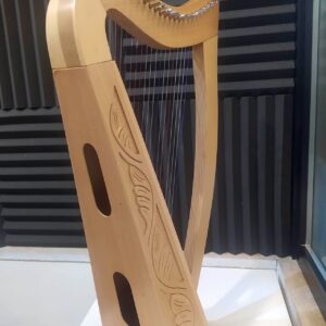 Arpa celtica a levette 19 corde in legno di faggio lato decorato
