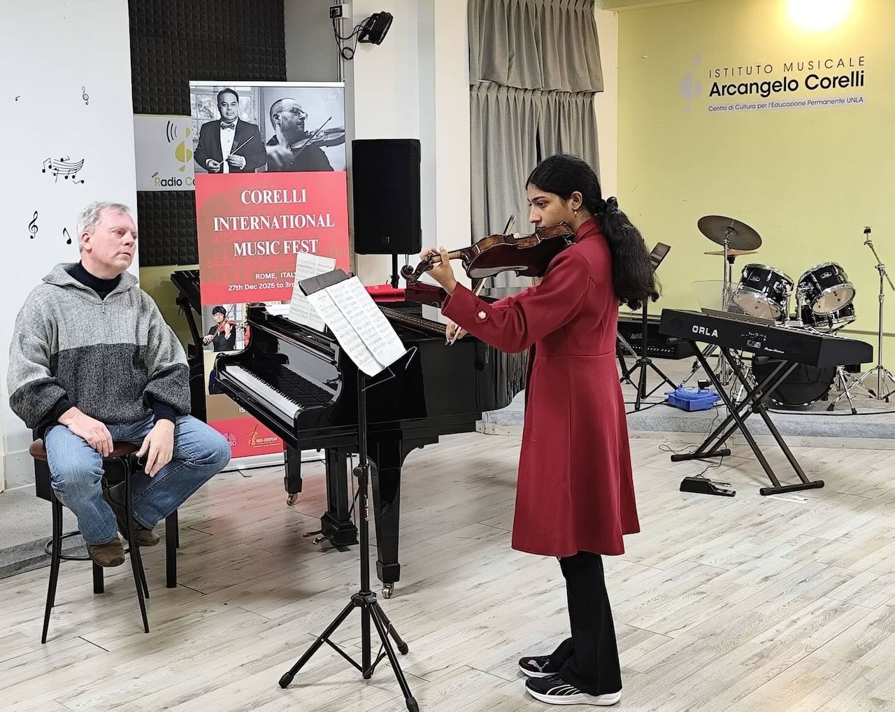 In questo articolo alcune foto del maestro Alessandro Bares con musicisti della Indo European Orchestra durante la Masterclass internazionale Corelli Music Fest