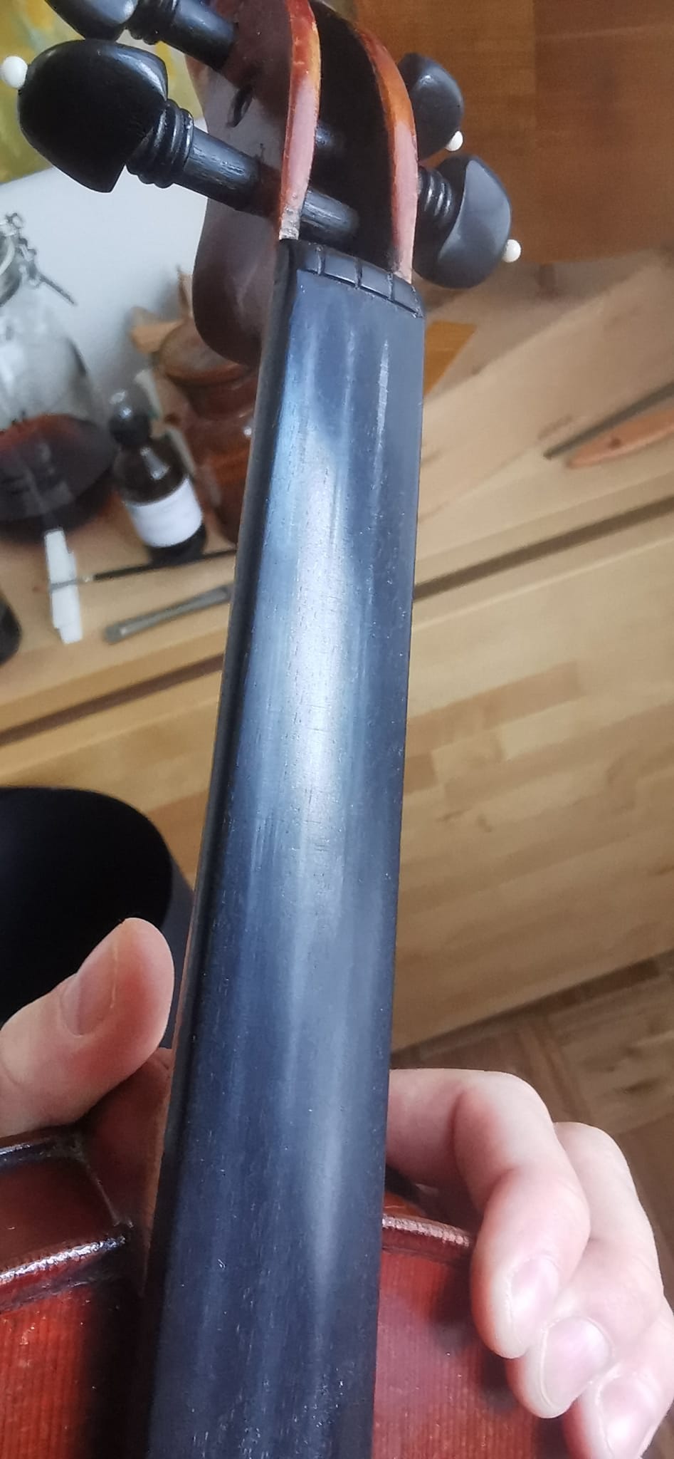 Violino con tastiera consumata
